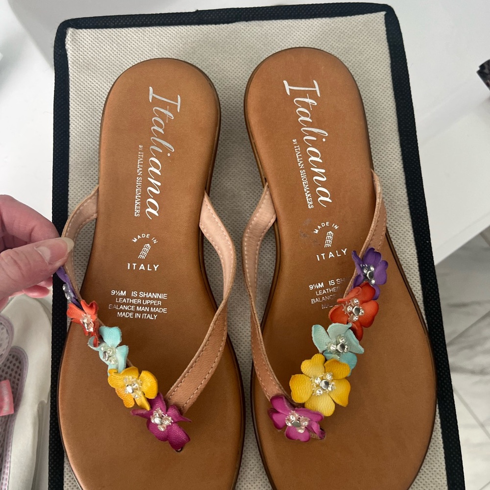 Italian Shoemakers Tan Leather Floral Thong /Flop Flop Sandals, Multicolor 
New